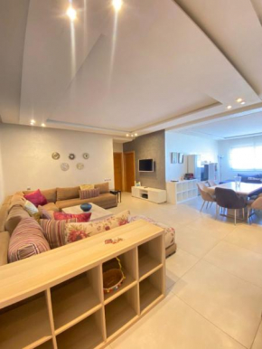 Bright Central Apartment Free Parking